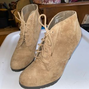 White mountain beige bootie